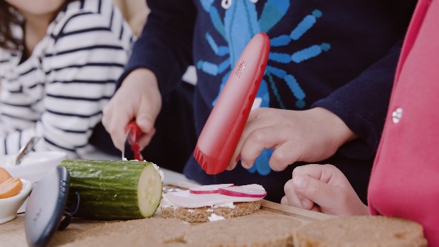 Amazon.com: ZWILLING TWINNY Kids Chef's Knife - Red: Home & Kitchen