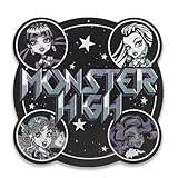 Produit officiel Mattel : montrez votre esprit Monster High avec cette élégante plaque en métal avec Draculaura, Frankie, Clawdeen et Lagoona. Avec des étoiles cosmiques et le logo Monster High audacieux, c'est le moyen idéal pour ajouter un glamour effrayant à votre espace.