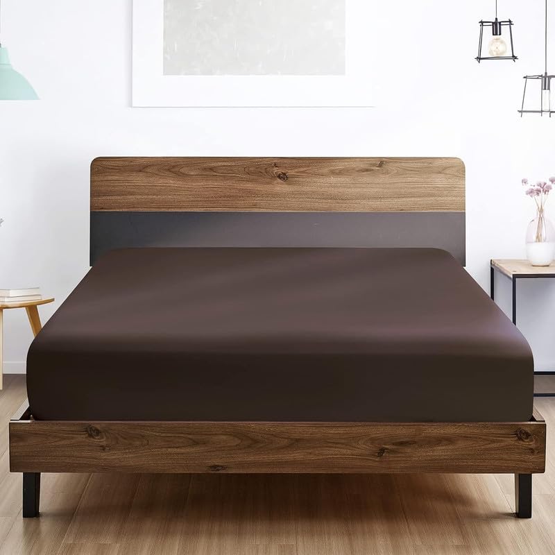 Image of Amazon Brand - Umi Cotton Feel Glace Cotton Fade Resistant Elastic Fitted Double Bed Bedsheet with 2 Pillow Covers Fits Upto 8 inches Mattress, Size- 72x72x10 Inches, Brown