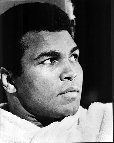 Posterazzi Muhammad Ali Primer Plano En Blanco Y Negro Impresión Fotográfica (8 x 10) - Referencia # MVM01296