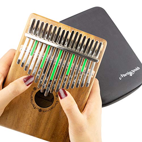 Piano à pouces Kalimba Martin Smith à 17 touches avec notes gravées, étui de protection et marteau d’accordage - Les Beatles, Paul McCartney, John Lennon, RIngo Starr, George Harrison Piano à pouces Kalimba Martin Smith à 17 touches avec notes gravées, étui de protection et marteau d'accordage – Image 7