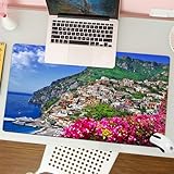 QRFASFZO Großer Mauspad - 80x30cm Gaming-Mauspad mit genähten Kanten, Nicht rutschender Unterlage,Eine charmante Siedlung am Hang mit Einer Vielzahl von Gebäuden, flankiert,Schreibtischmatte und Maus