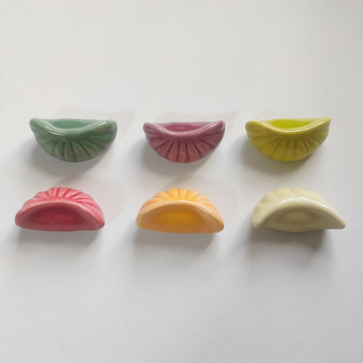 箸置き　6点セット×5セット　レインボーギョーザ　餃子　白5セット　計10セット Amazon.co.jp: 箸置き 6点セット レインボーギョーザ 陶器 ユニーク