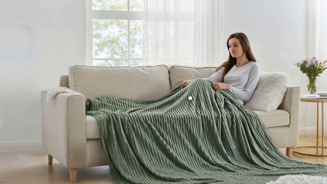 Quorlis Kuscheldecke 100x150cm Flanell - Weiche Fleecedecke In Elfenbein Weiß