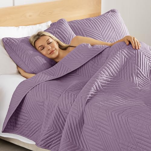 Exclusivo Mezcla Ultrasonic Full Queen Quilt Bedding Set, Lightweight Dusty Lavender Bedspreads Soft Modern Geometric Coverlet Set for All Seasons (1 Quilt and 2 Pillow Shams)
