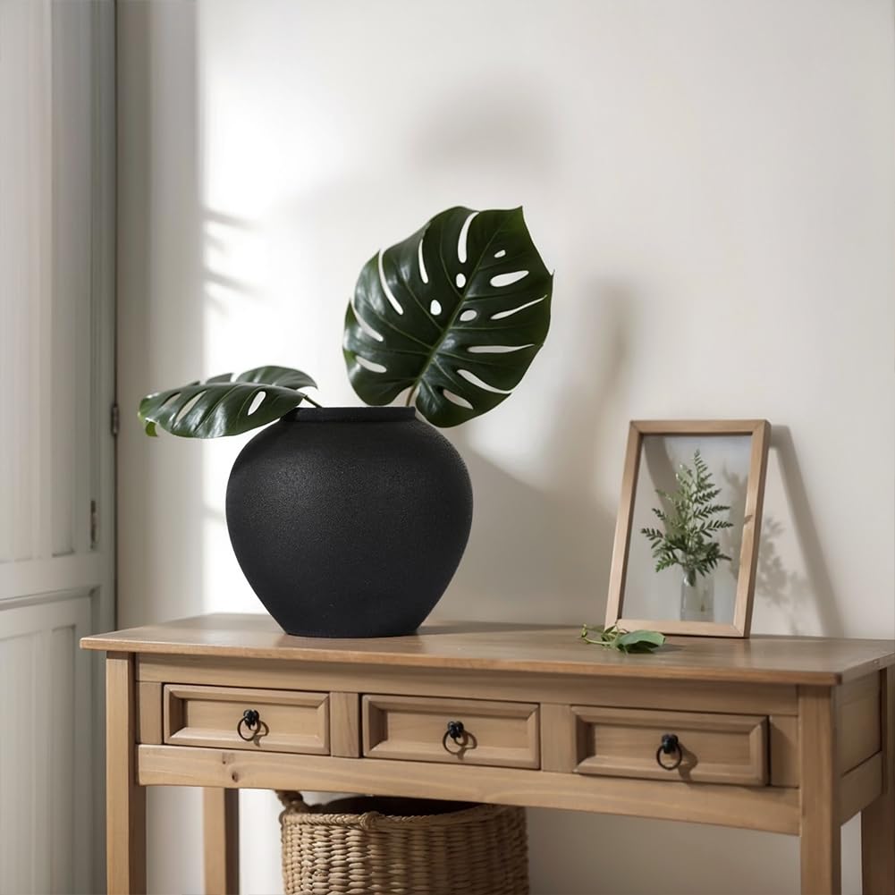 Mattschwarze Keramikvase ca. 21 cm, Moderne rustikale Deko Vase für Pampasgras, Blumen und Grün, Runde Tischvase als Centerpiece für Wohnzimmer, Flur und Regal