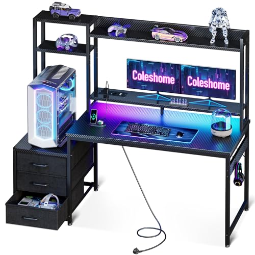 Coleshome Scrivania Gaming con Libreria e Cassetti, 120×48cm Tavolo Gaming con Illuminazione LED & Presa di Corrente, Scrivania Computer con Ripiani di Archiviazione, Nero Fibra di Carbonio