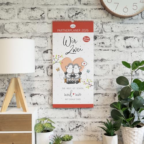 Planer für Zwei 2026: Wandkalender mit zwölf Monatsseiten mit 4 Spalten zum Planen, Spiralbindung, inklusive Stickerbogen mit 250 Aufklebern.