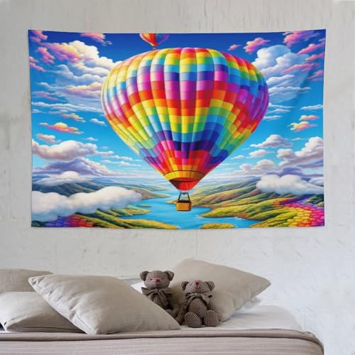 Tapisserie murale montgolfière pour cacher un mur abîmé et décorer un grand salon vide