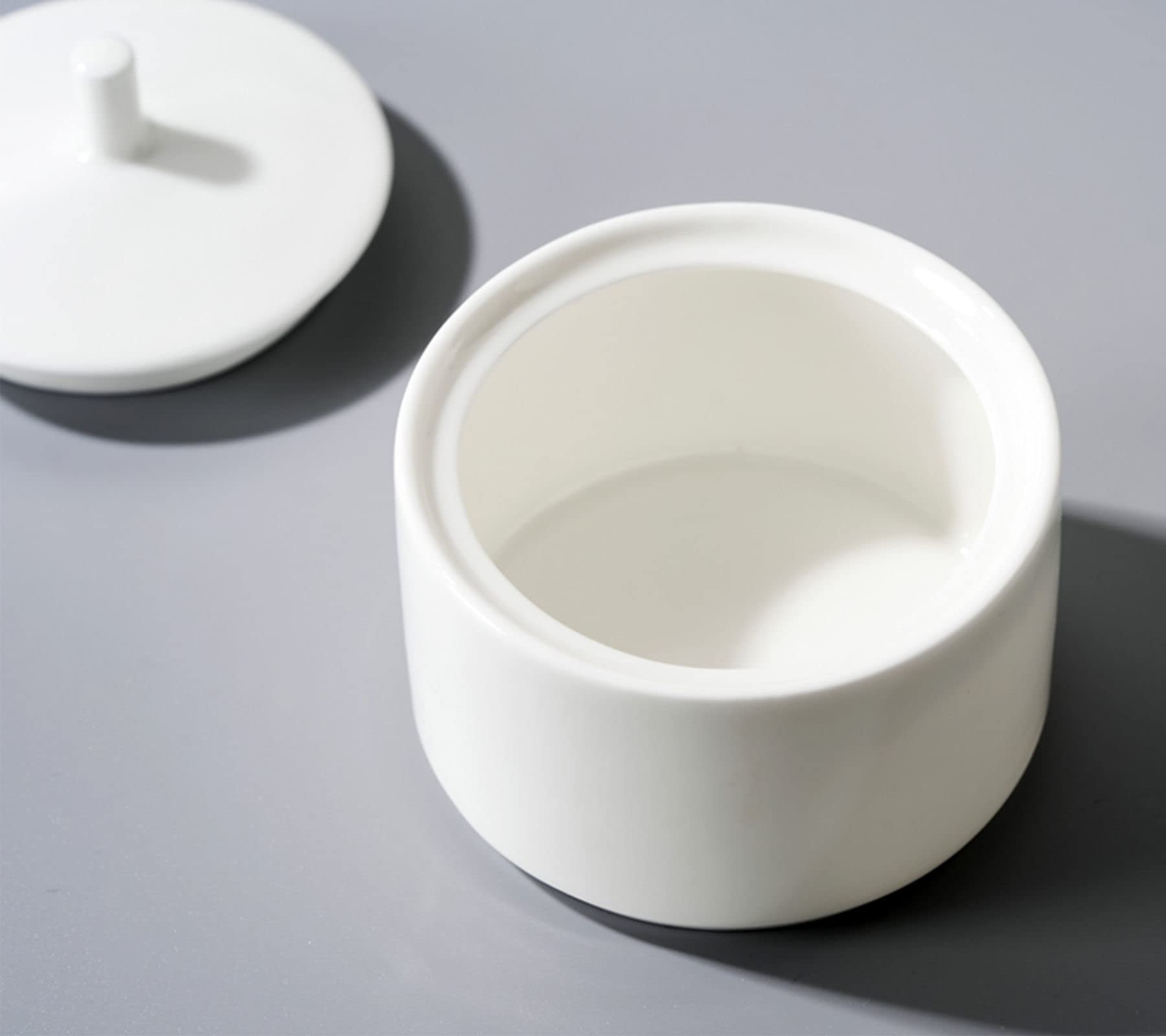 cukiernica, zestaw do śmietanki i cukru, ceramiczna cukiernica z pokrywką i dzbankiem na mleko, mlecznik i cukiernica, dzbanek na śmietankę, dzbanek na cukier, zestaw do serwowania kawy-biały dzbanek