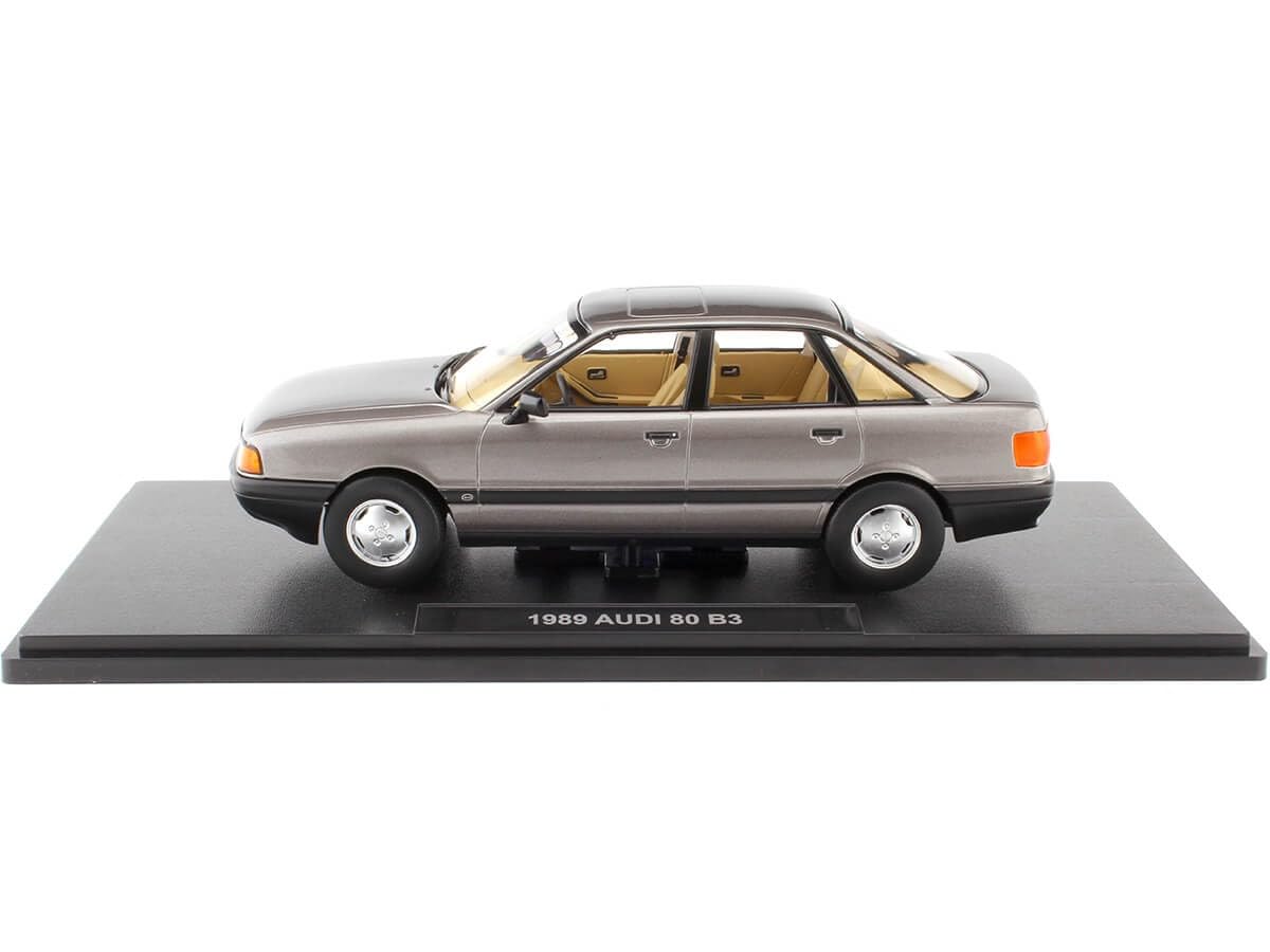 Triple9 1:18 Audi 80 (B3) Année de construction 1989 rouge T9-1800343
