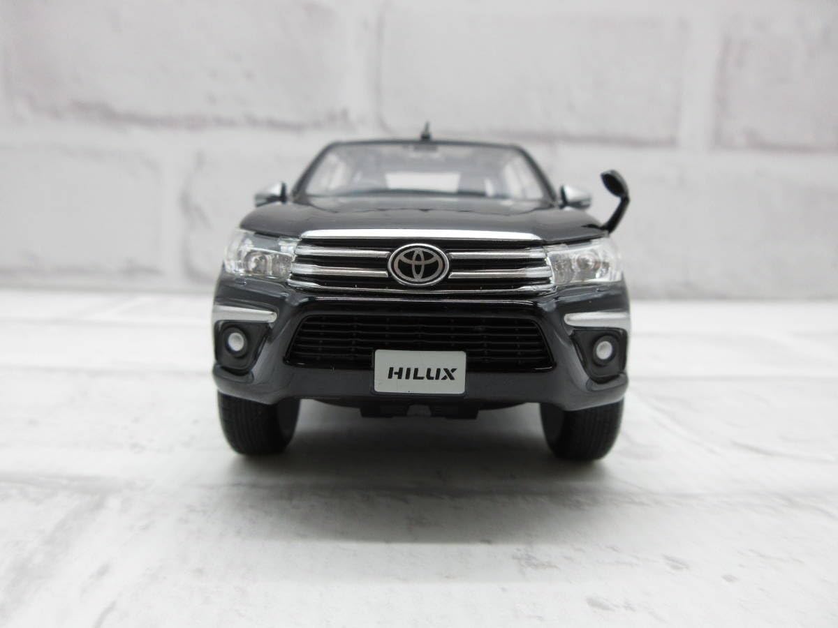 ミニカー 1/30 ミニカー ハイラックス アティチュードブラック