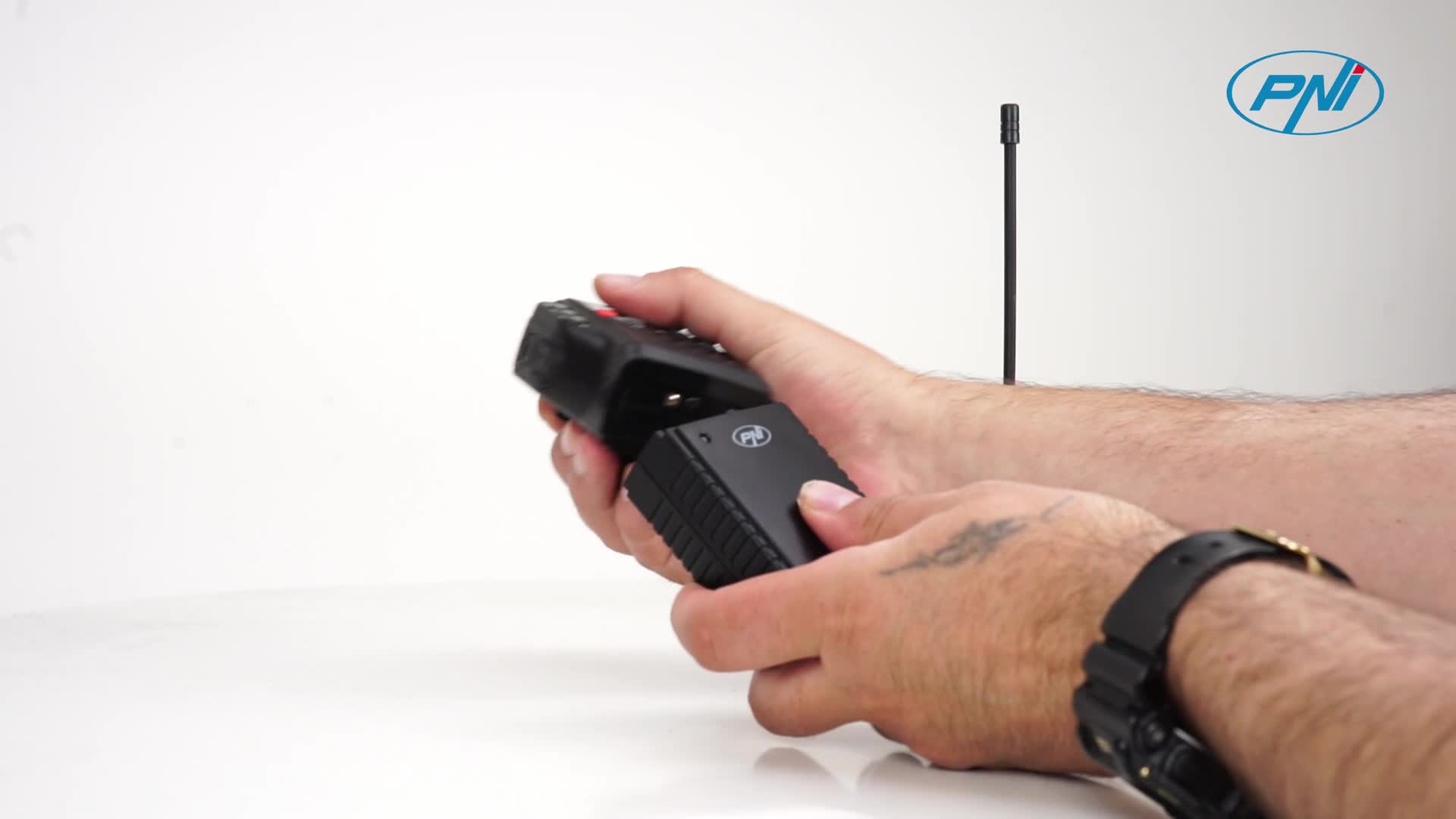 PNI PB-HP62 Akkumulátor Készlet, 1500mAh Li-Ion, 230V-os Tápegység, 8,4V-os Kimenet - Foto 4