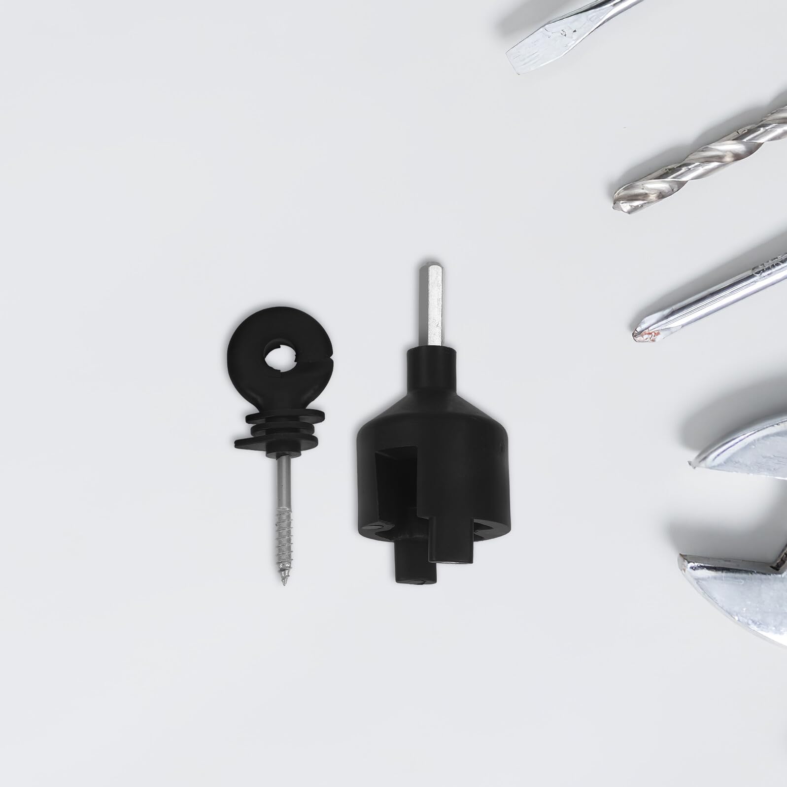 51 aisladores de alambre eléctricos para postes de madera, clips negros impermeables y herramienta incluida, cierres de poste duraderos para vallas de ganado y uso agrícola