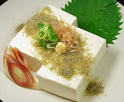 粉末の昆布は、ささっとふりかけられる手軽さや、汁物に溶けやすいのがメリット。だしにしたり、旨味アップのひとふりによさそうです。とろみのある昆布茶も楽しめます。