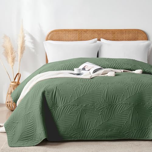 VIVA FINO Couvre-lit 240x260 cm Vert,Boutis Matelassé en Polyester Doux,Motif Feuilles Décoratif,Confort Léger et Doux,pour Lit Double et Canapé,Convient...