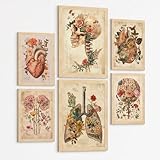 CONTENU DE L'ENSEMBLE ; Comprend 6 feuilles, 2xA3 (29,7x42 cm) et 4xA4 (21x29,7 cm) Cadre noir, illustrations anatomiques décoratives du cœur, du crâne, des poumons, des reins et du cerveau, combinées à des fleurs, des feuilles, des papillons, des détails de manuscrits anciens et des fonds de type parchemin vieilli.