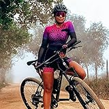 Pista de triatlón específica de las mujeres que proporciona el ajuste perfecto y el nivel de confort. Minimizando la absorción de agua y proporcionando protección durante el ciclo, sin impedir su nado o correr.