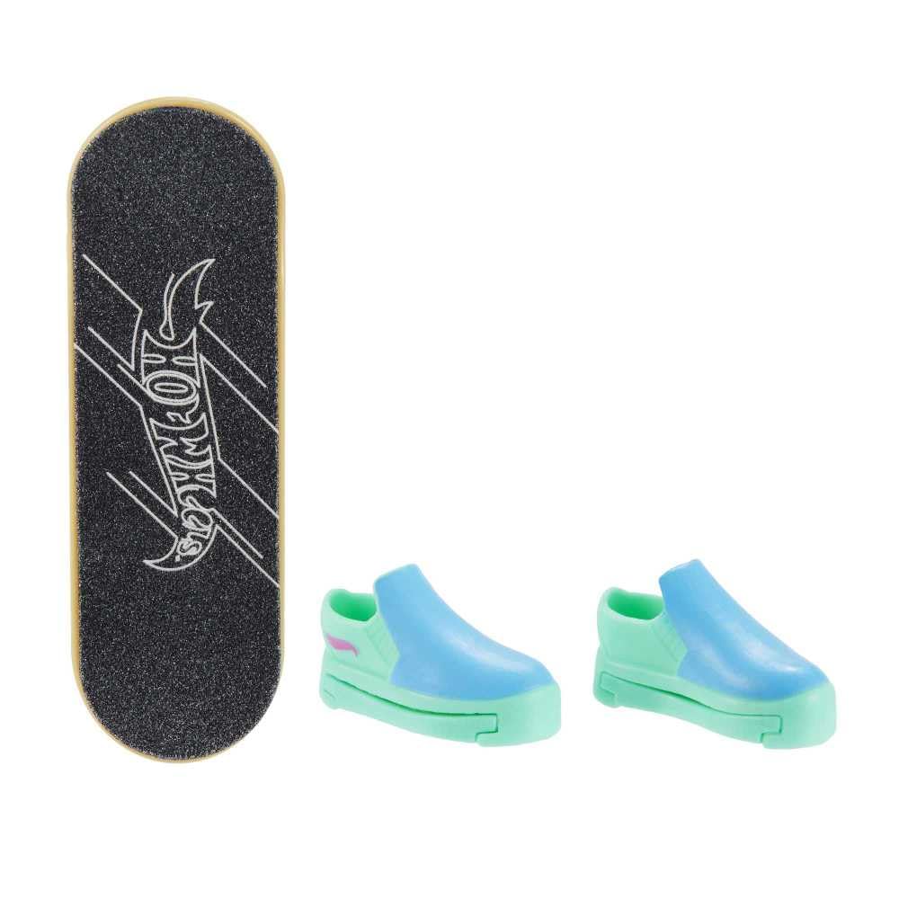 Hot Wheels Mattel HGT54 Mini Skateboard avec Chaussures