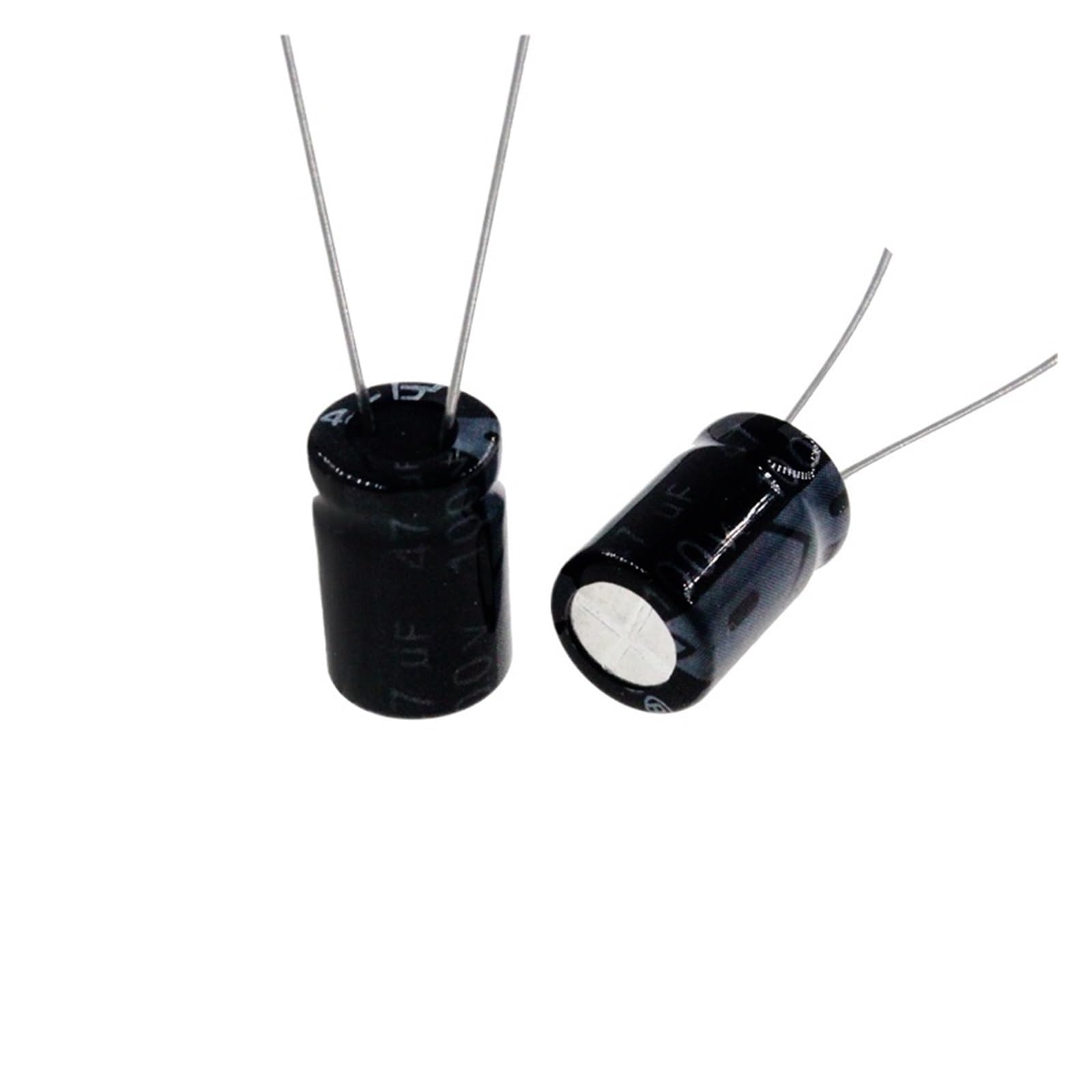 Condensadores 47uF 100V con tolerancia precisa y alta durabilidad en formato radial de 8x12mm