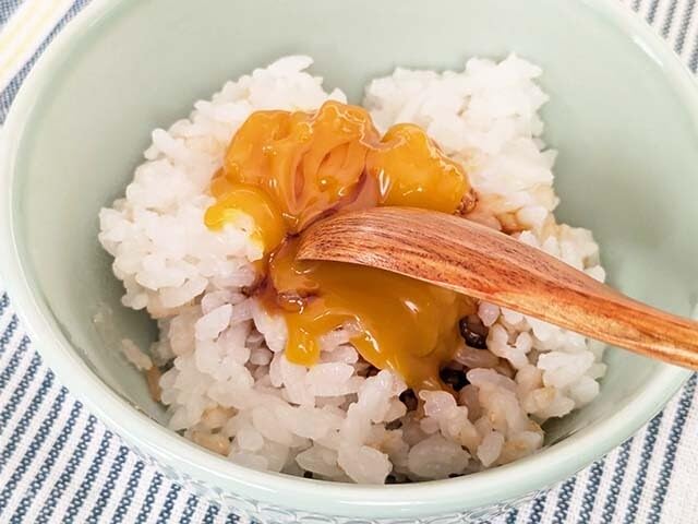 Donki Limited Japanese Soy Sauce and Egg flavored TKG Sauce Packets (8 Packets Per Box) Tamago Kake Gohan Flavor - Quick Meal Sauces – Snap, Pour & Enjoy – Ready to Eat - Easy to Carry Anywhere!