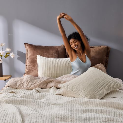 Image of Wonderful Velvet Quilt Set, Queen Size Cream Soft Fluff Texture Coverlet with Shams, Channel Stitched Pattern, All-Season Use, Versatile Lightweight Bedspread for Bedroom Adults Teens Kids,94 inchx94 inch