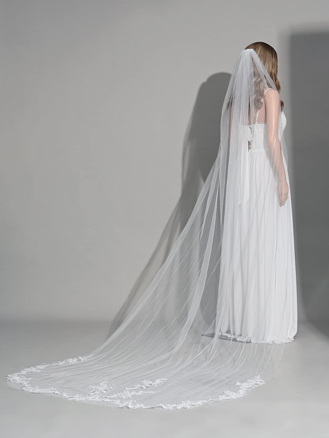 UnsutuoCathedral Bride Wedding Veil 1 Tier Lace Applique Veil Bridal Tulle Veil with Comb for Women and Girls (White)