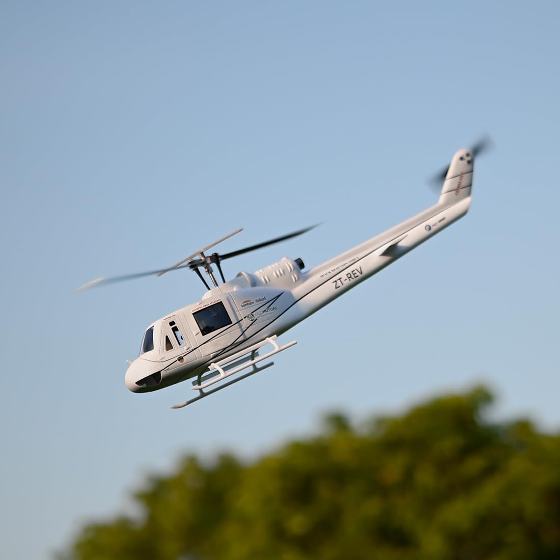 Elicottero RC per adulti, UH1-V4 Huey 470-Class RC elicottero 2.4G 6CH RC Military elicottero con posizionamento GPS, quattro modalità di volo (versione PTF/controllo a destra)