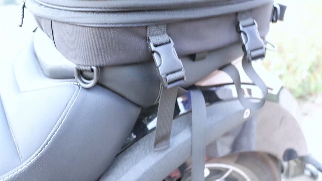 Sacoche Selle Moto UBORSE 50-70L étanche - Compartiments Multiples, Système MOLLE, Transformable En Sac à Dos