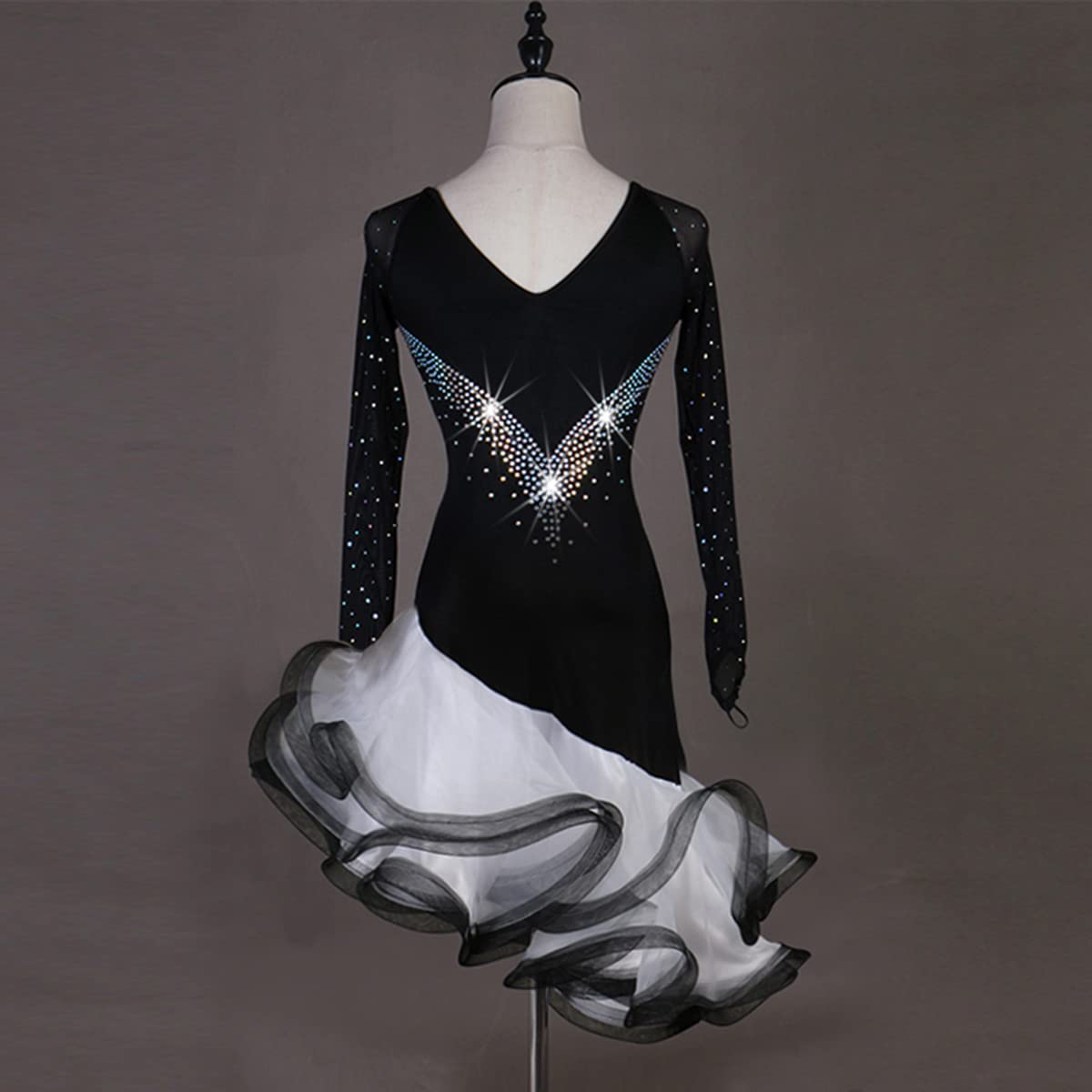 Abito da ballo latino nero da donna con scollo a V a maniche lunghe Salsa Samba Costume da concorrenza latino Abito gonna gonfio abbigliamento spettacolare gonna latino flamenco (XXL, nero)