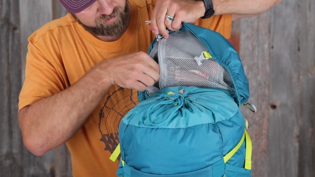 Amazon.com : Osprey Jet 18L Kid's Hiking Backpack, Euphoria Purple