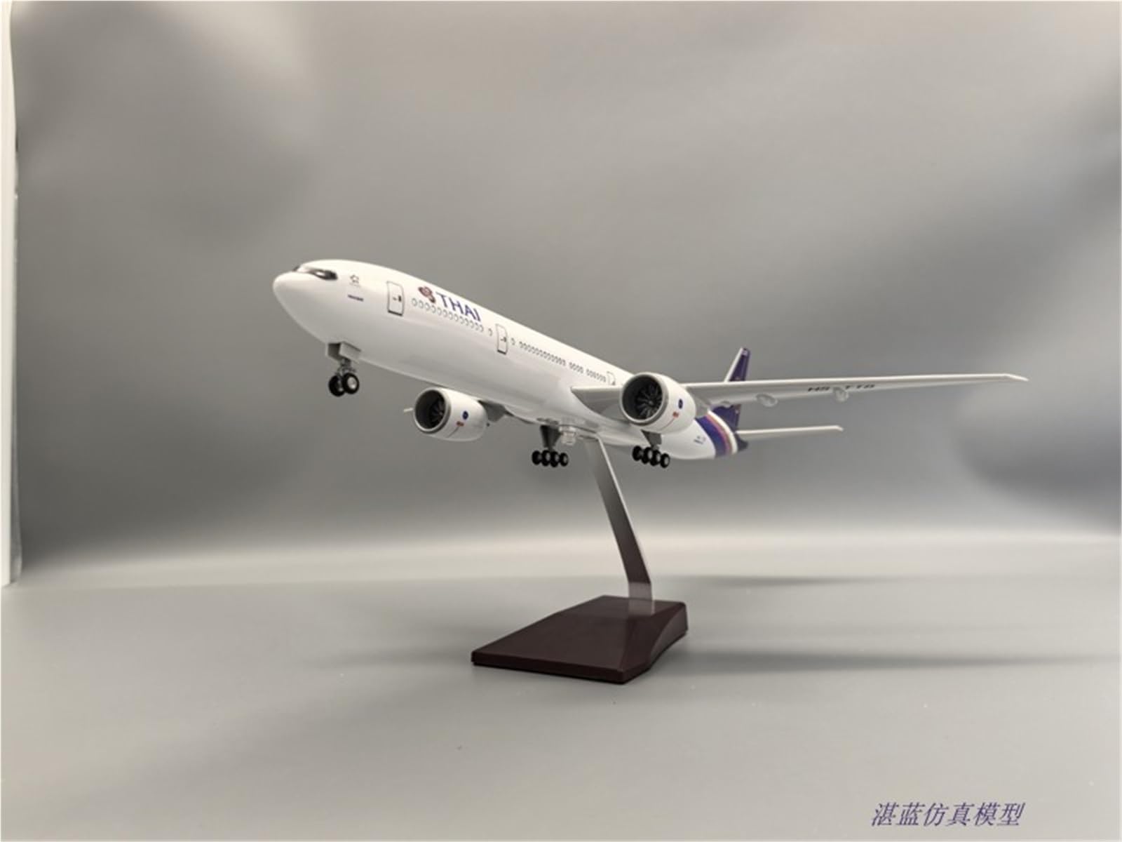 Repliki modeli samolotów Replika samolotów cywilnych w skali 1/157 47 cm Thai Airways dla Boeinga 777 Model samolotu do wyświetlania w lotnictwie Miniaturowy model samolotu (bez światła)