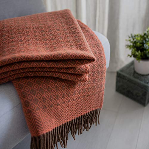 Linen & Cotton Decke Wolldecke Wohndecke Kuscheldecke Paris mit Rautenmuster - 100% Reine Neuseeland Wolle, Braun Koralle Rosa (140 x 200 cm) Tagesdecke Sofadecke Plaid Blanket Sofa Couch Lammwolle