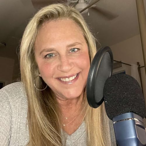 Cleaning out the Closet...one microgram at a time Podcast Por Tracy arte de portada