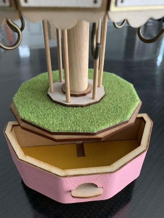 新品　回転木馬　メリーゴーランド型アクセサリー収納ケース 新品回転木馬メリーゴーランド型アクセサリー収納ケース