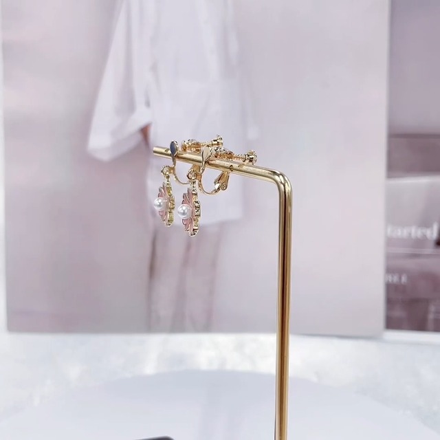 Aretes Colgantes Florales Rosados con Perla y Esmalte miniatura 5