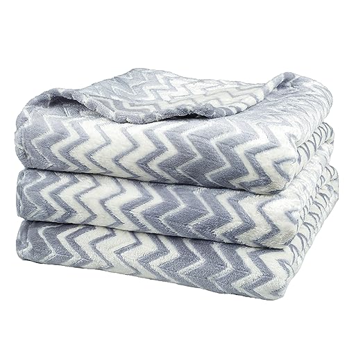 Image of Amazon Brand - Umi Premium Plush AC Blanket - Lightweight Luxurious Soft Zigzag Flannel Blanket, Super Soft Cozy and Comfy for Couch - (Single - 139 x 228 CM, Grey & White)| TC - 200