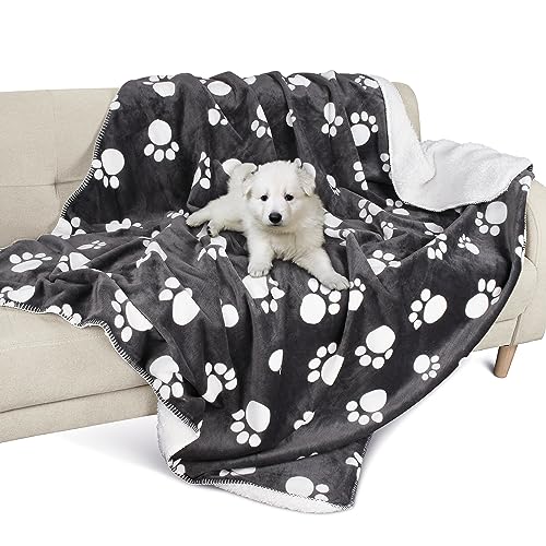 Pawsee Manta impermeable para perros y gatos con estampado de patas, lavable de forro polar Sherpa, toalla de perro para sofá, cama, exterior, impermeable, cubrecama, sofá, funda de sofá, 127 x 75 cm