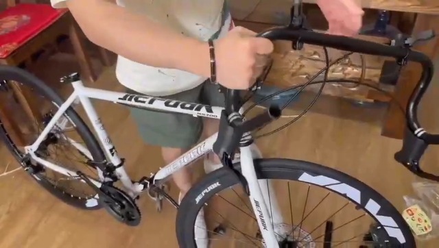 Amazon | クロスバイク グラベルロードバイクエアロロード 自転車 24