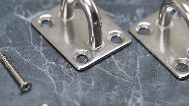 Gancio Soffitto/Parete Con Occhielli Inox A U Resistenti (50 X 17 Mm