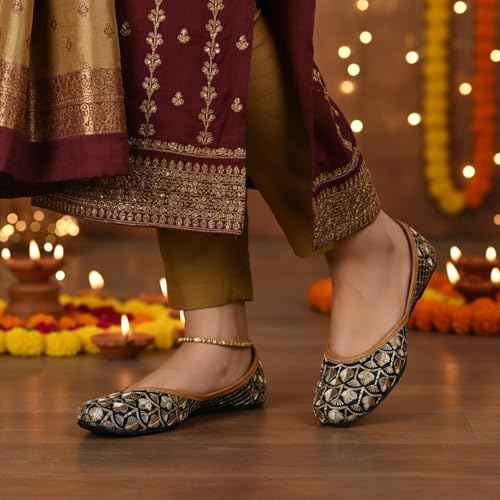 Image of DFR Women's Embroidered Phulkari Punjabi Mojaris Juti Shoe