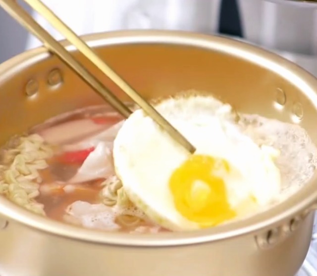 Pentola Coreana Per Ramen In Alluminio Da 20 Cm - Doppio Manico (Gialla)