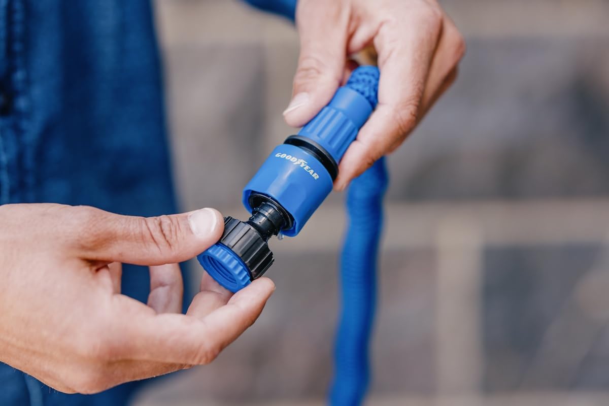 Goodyear – Manguera de Jardín Expandible 30m (100ft), Ligera y Anti-Torsión, Incluye Pistola de Riego 7 Posiciones y Conectores Rápidos 1/2" y 3/4", Azul
