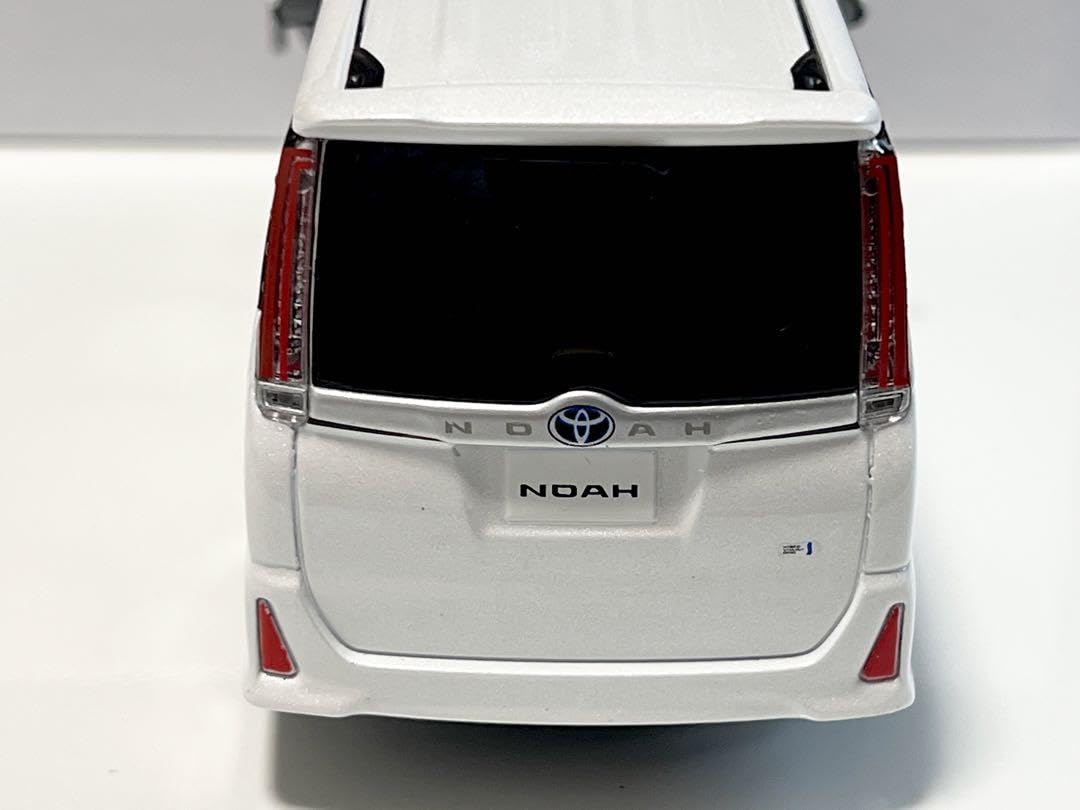 Amazon.co.jp: トヨタ ノア カラーサンプル ミニカー 訳あり