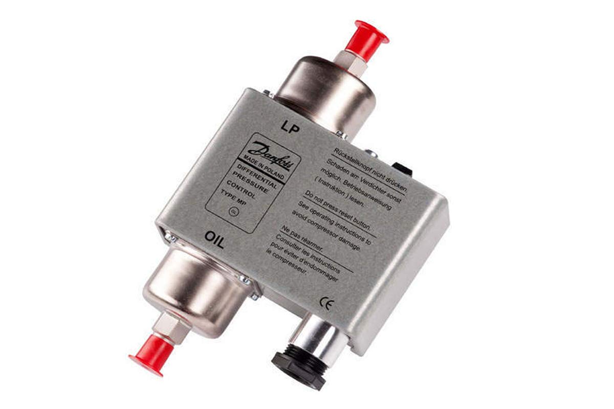 Oil Differential Pressure Switch (Range: 0.30 to 4.50 bar) with Connection Thread ¼ in for HCFC & HFC Refrigerant, Air Conditioning Plants and Refrigerating Systems | Model: Danfoss MP55