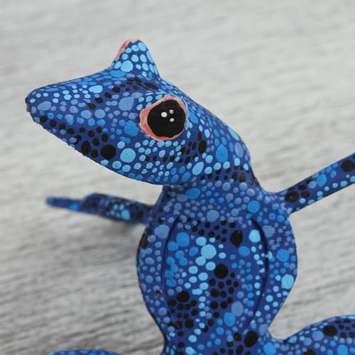 Escultura Decorativa de Madera Animal Azul 3.9" miniatura 3