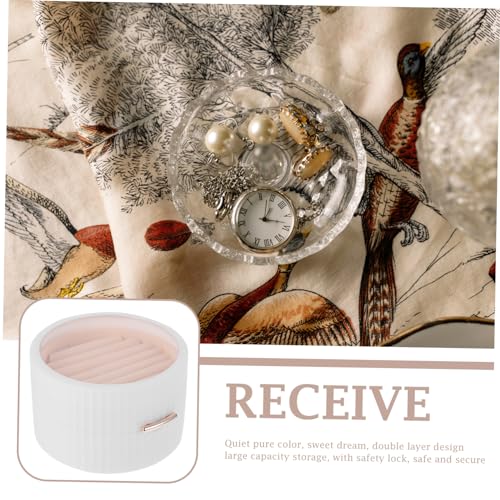 Boucles d'oreilles à organiser avec ce boîtier blanc de voyage compact
