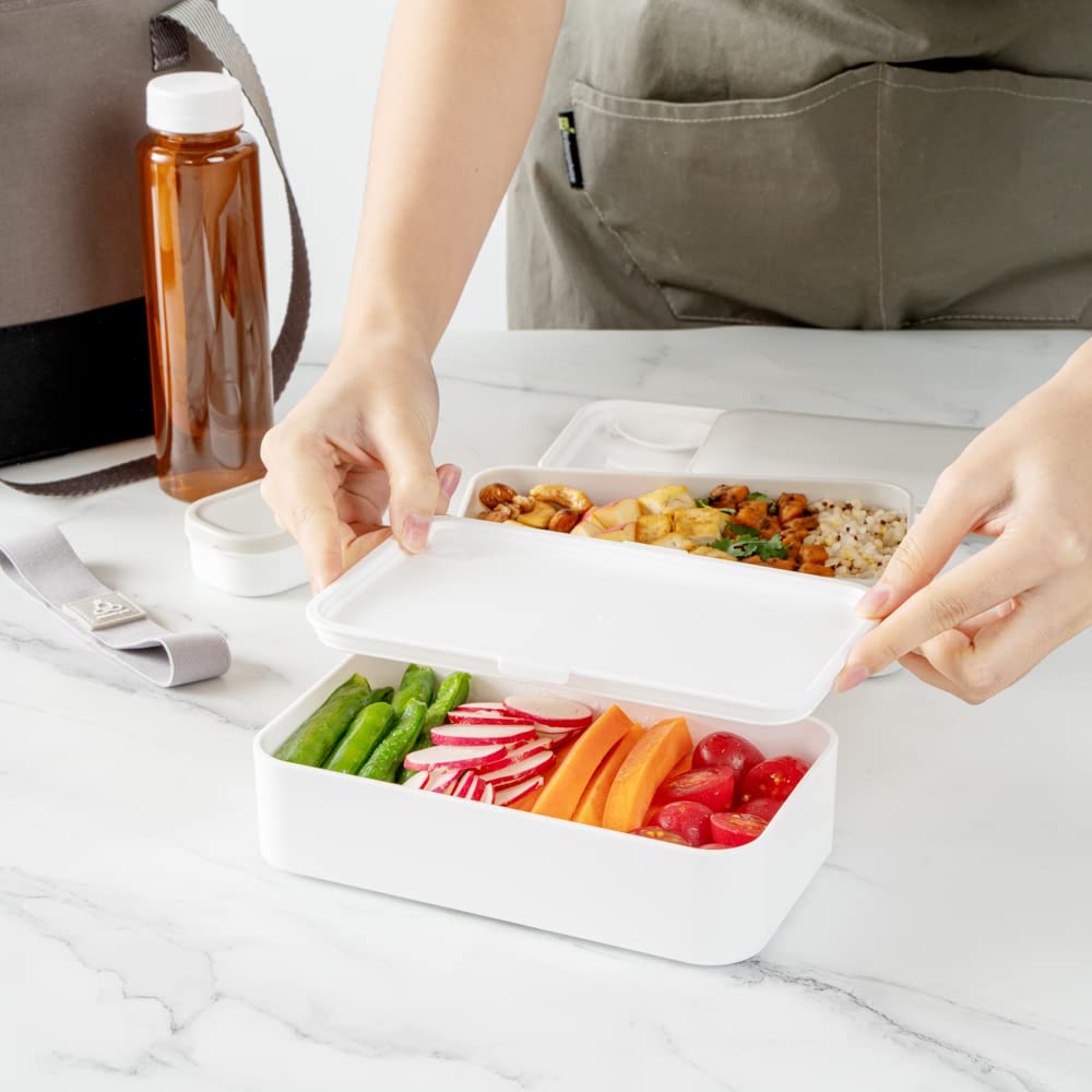 Restaurantware Bento Tek - Lonchera apilable de 1,148.2 g, 1 contenedor reutilizable para adultos, con utensilios incluidos, taza de salsa, de plástico gris y blanco, apta para microondas y