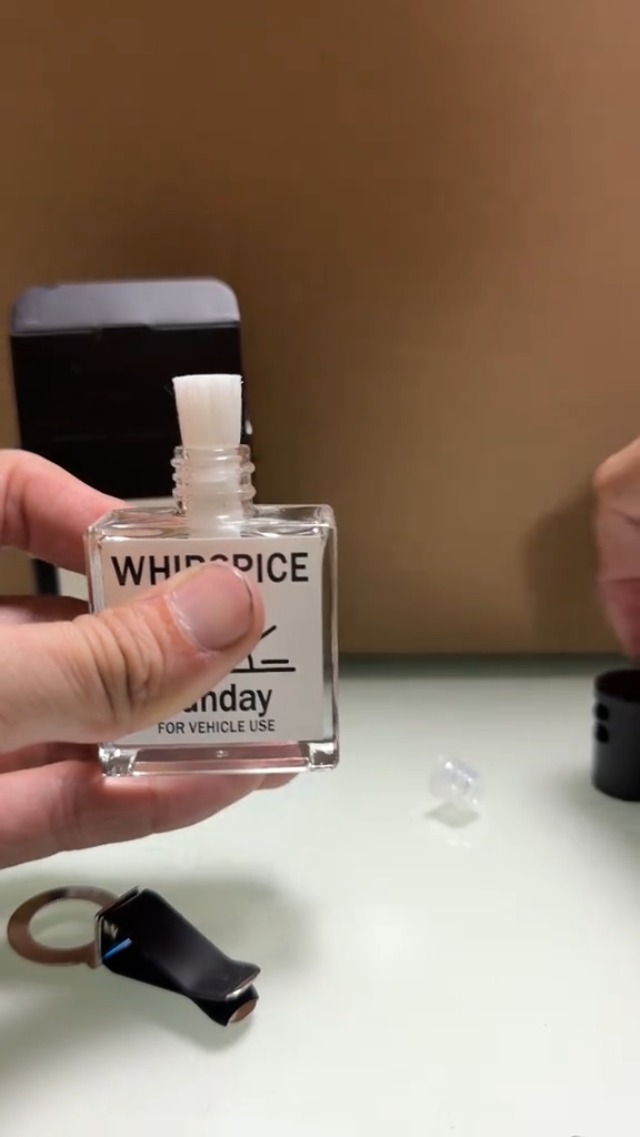 アロマディフューザー Amazon | WHIPSPICE ルーム237 ROOM237 車用芳香剤 エアコン吹き出し口