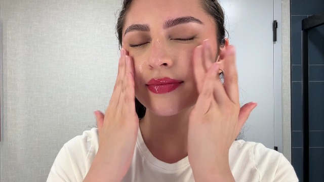 ELEMIS Pro-Collagen Cleansing Balm Makeup Remover, Hydrating Facial Cleanser, Oil Cleanser, Oil Makeup Remover, Deep Cleanse - Image 8